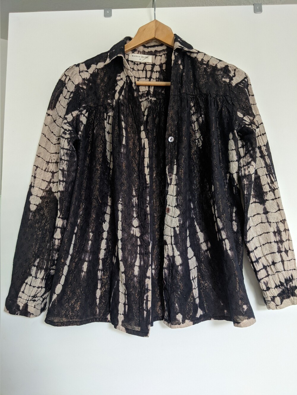 MAISON Hotel Black & Cream Tie-Dye Button-Up Blouse